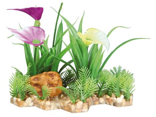 Plastová akvarijní rostlina s květy, na podstavci 13 cm